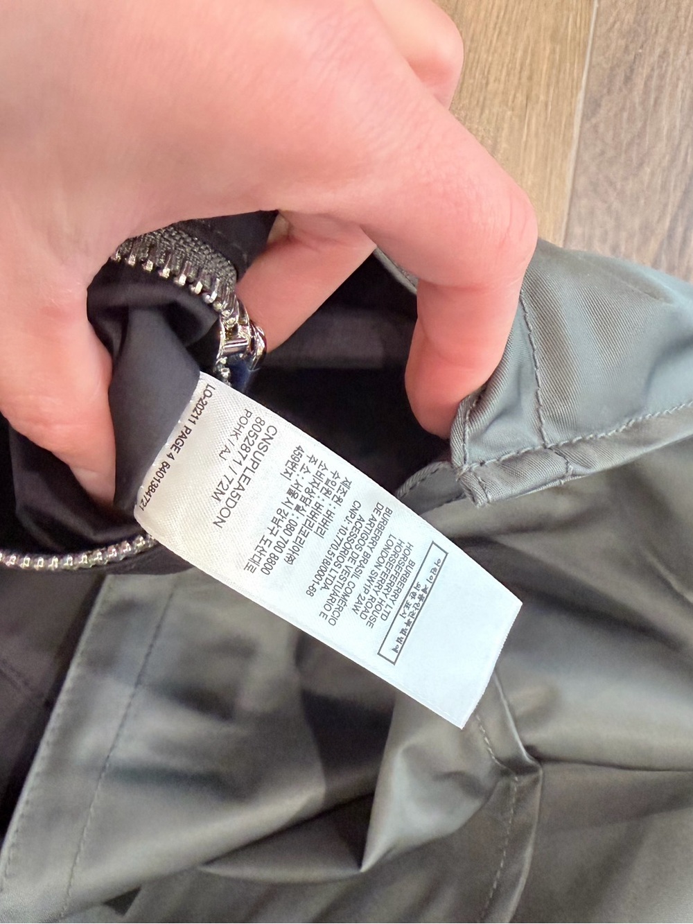 New Burberry Trench Charcoal Grey Extra Large Nylon Branded Tote - Picture 4 of 9